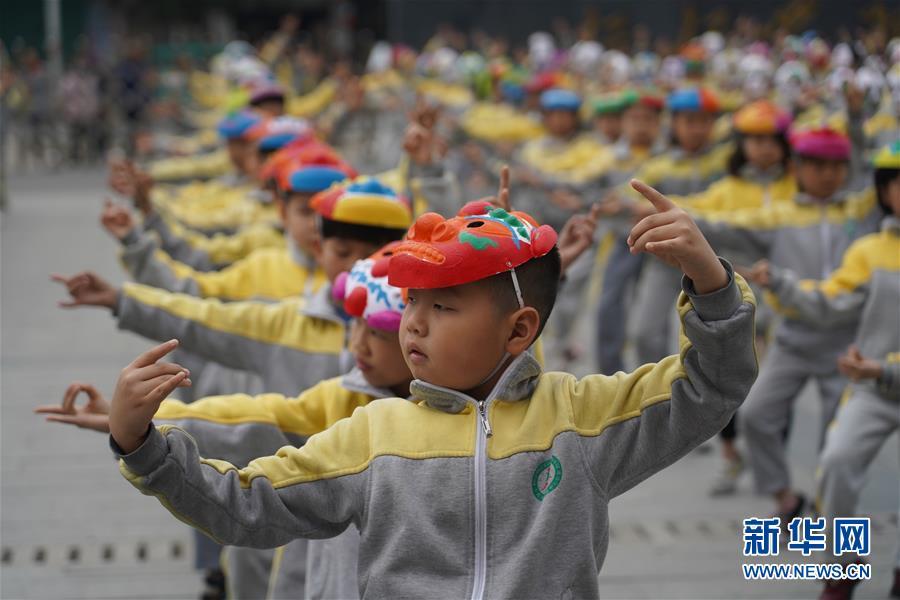 万载县小学新任领导引领教育新篇章