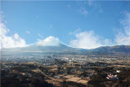 富士山地质活跃引发旅游热潮的最新消息